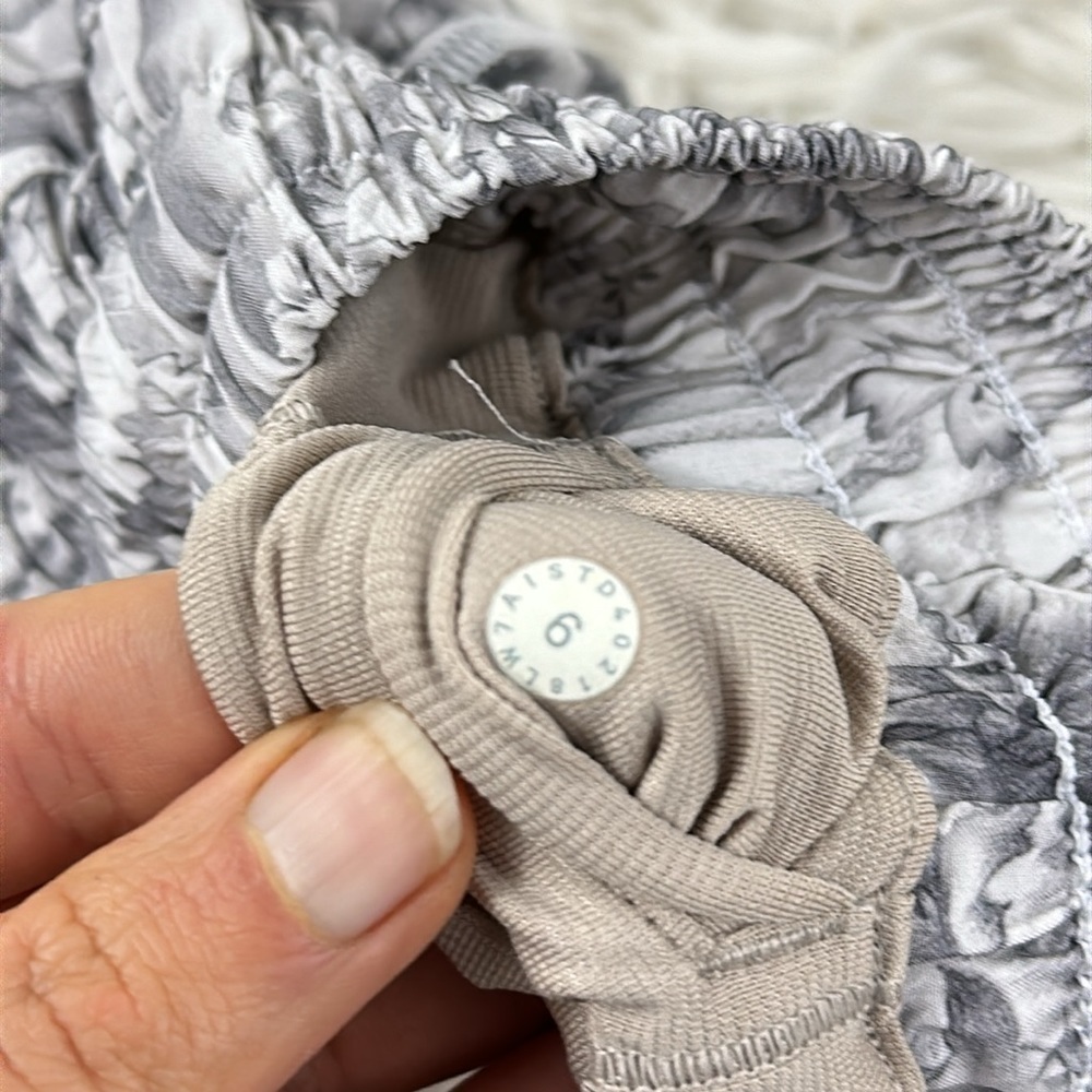 Lululemon Hotty Hot Short II *Long 4" Mini Twine White Multi / White - Picture 4 of 6